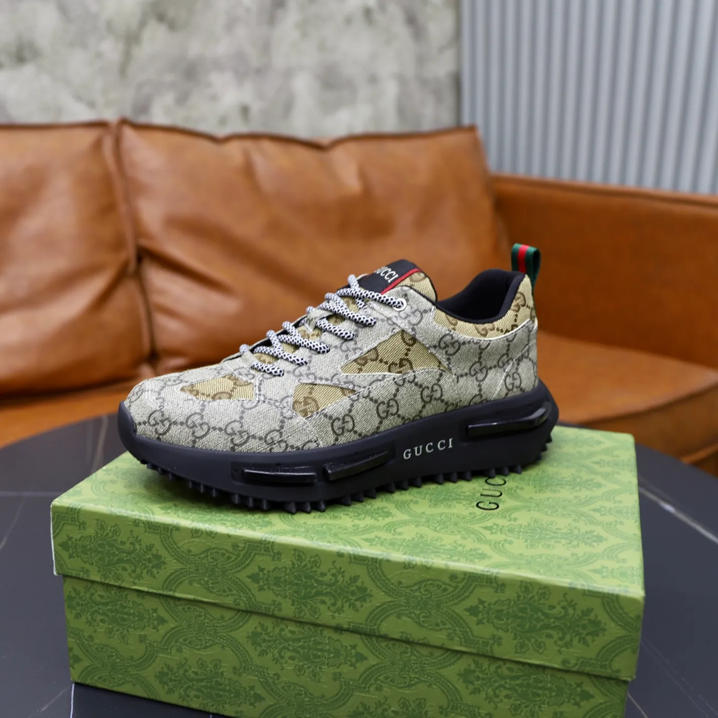 Men's shoes: 462💰🙅‍♂️🙅‍♂️🙅‍♂️ Brand: GUCCI Standard code: 38-44 (45 customized) Grade: Same as the official website Material: Original leather splicing Comfortable and breathable lining Original wear-resistant outsole Style category: Men's fashionable casual shoes Running sneakers Noble luxury brand elements Top luxury Color: actual picture color